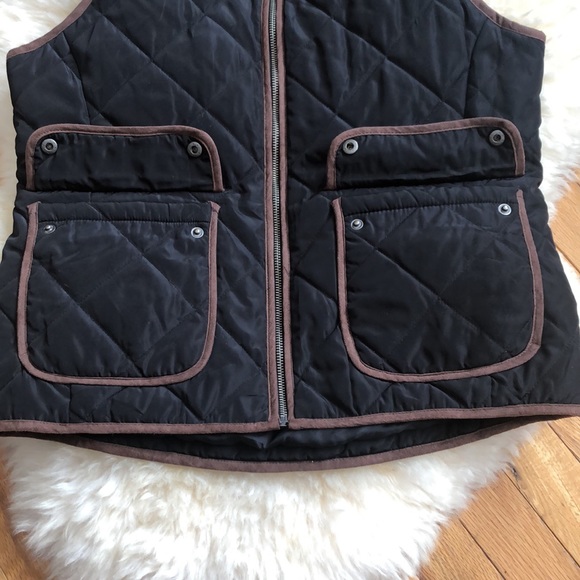 G.H BASS & CO. Women’s quilted vest in lack with brown trim. Size M. - Picture 5 of 12